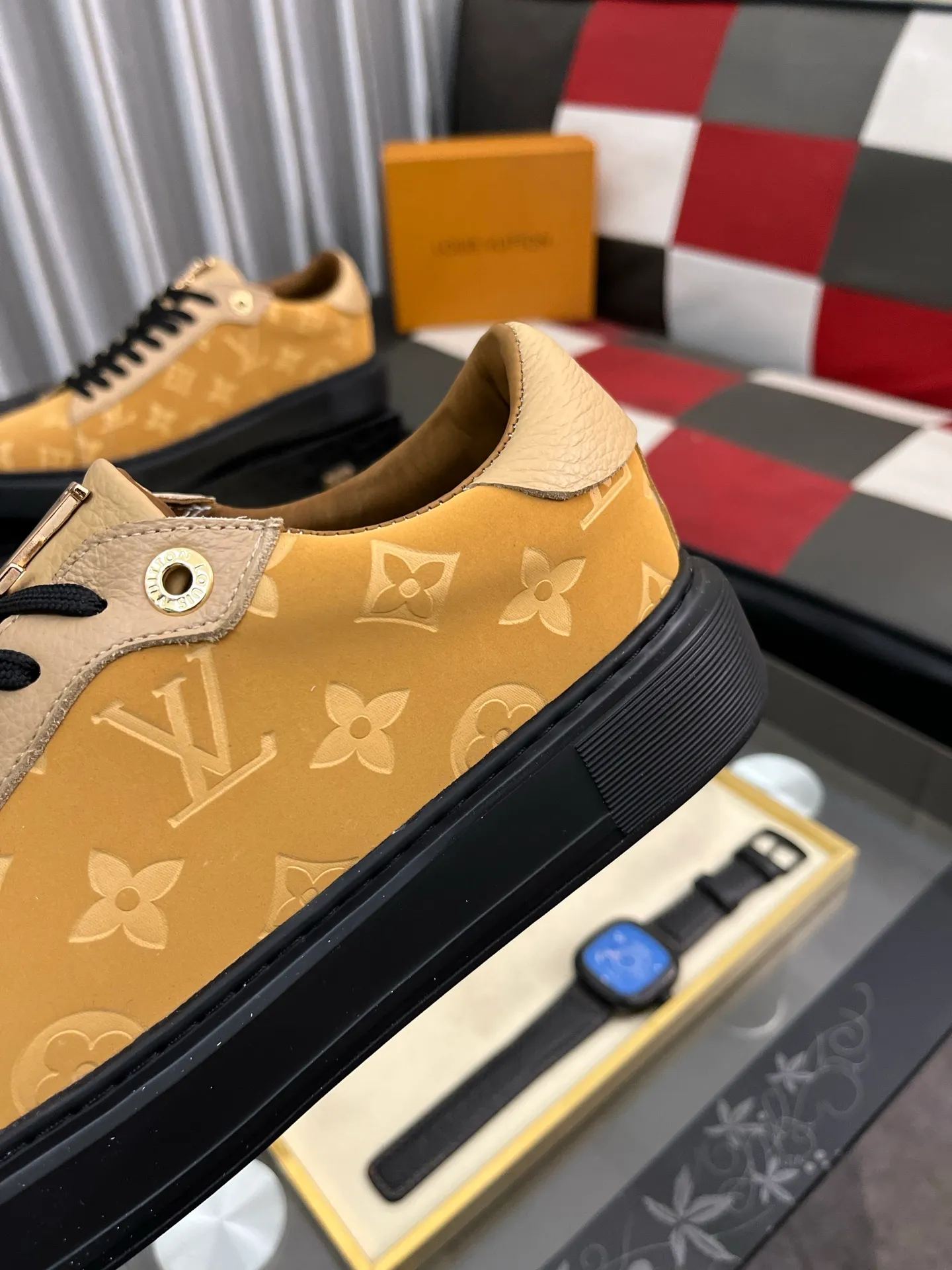 Men's shoes 💰440⌚️⌚️《LV》latest men's casual shoes, genuine leather lining, rubber wear-resistant outsole, fine lines and beautiful strips, not too much decoration, European and American style, comfortable and high-end, code number: 38 to 44 45 can be customized, 3️⃣colors are available